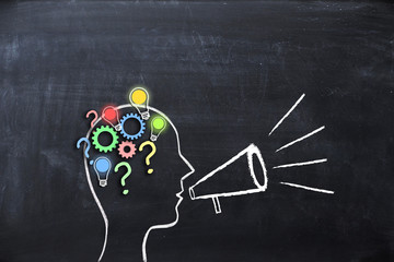 梦见虽有崩口但漂亮古青花瓷的预兆